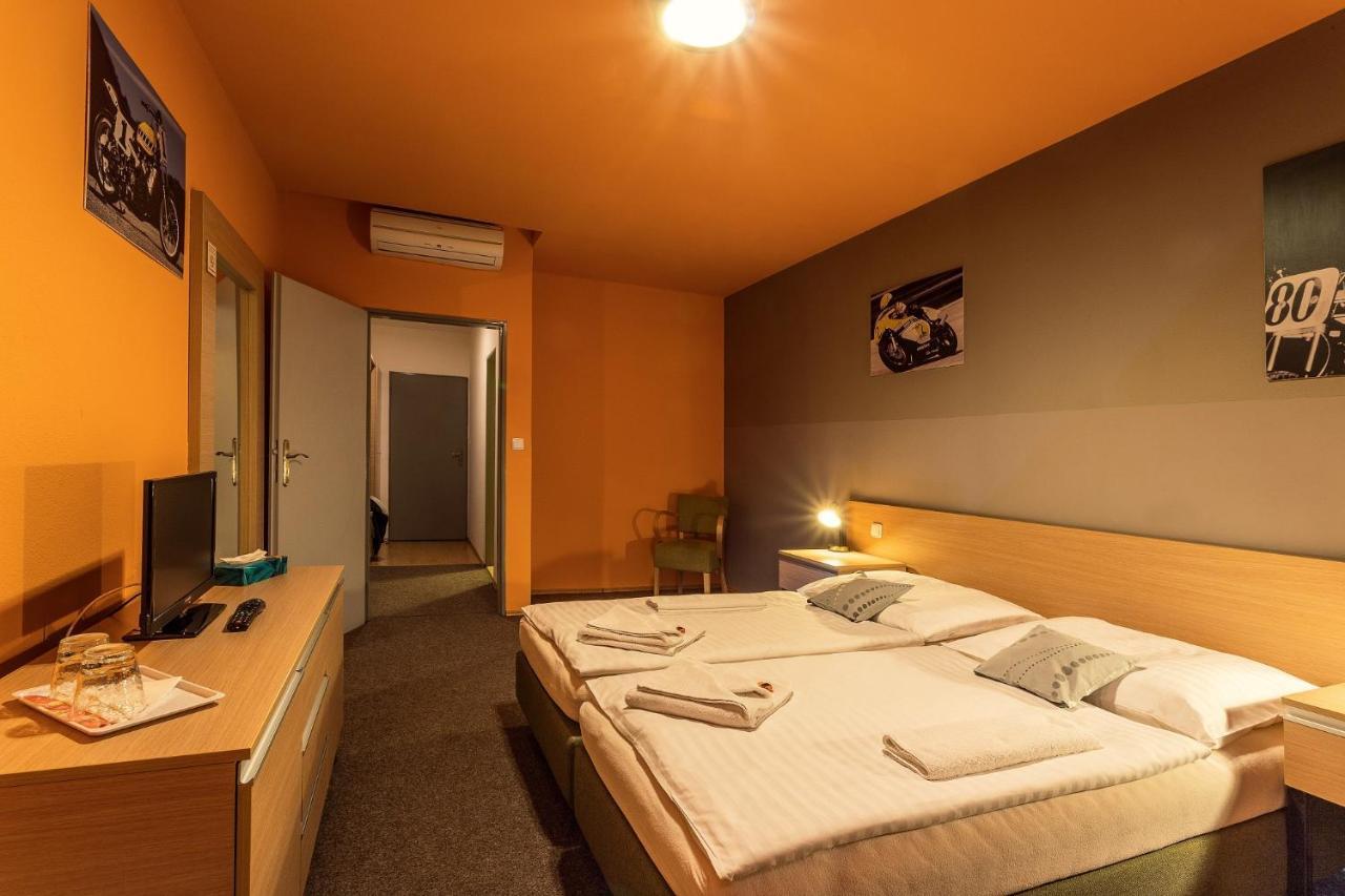 Penzion ER1 Zlín Esterno foto