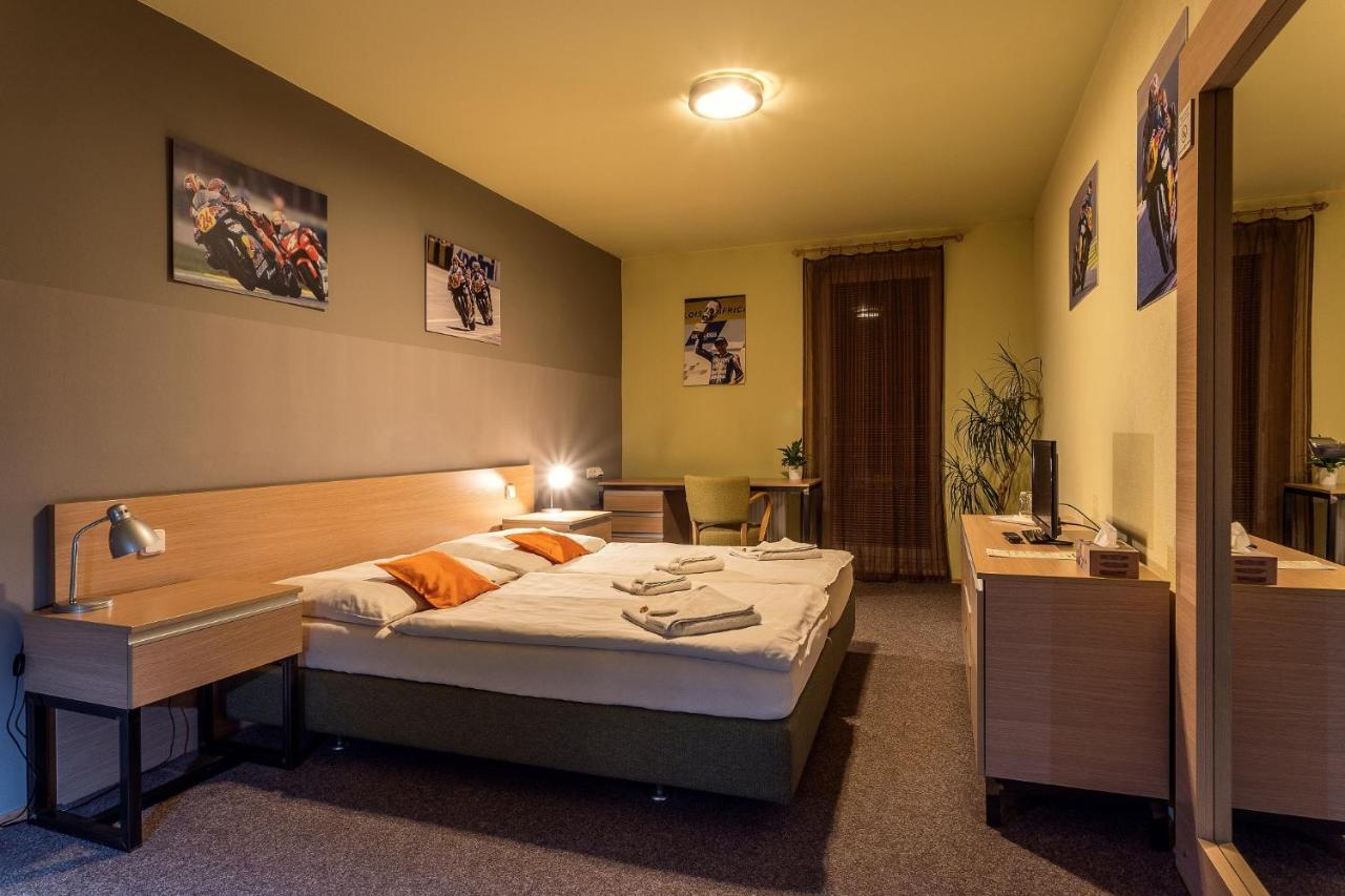 Penzion ER1 Zlín Esterno foto